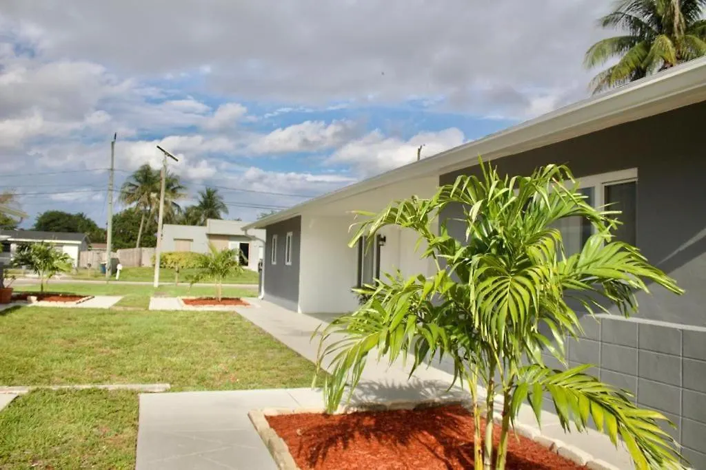 Steps Away From Hard Rock Casino, Las Olas Beach, And Fll Airport, Fully Furnished House-1