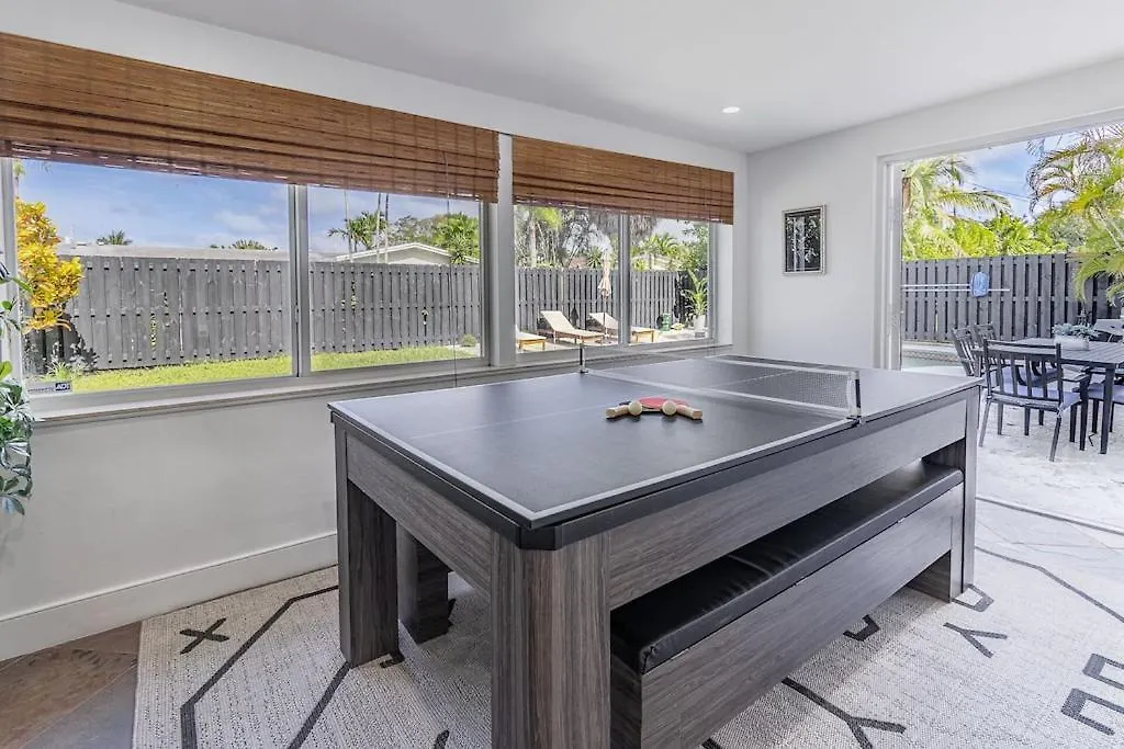 Oakland Oasis, Heated Pool, 2 King Beds, Game Room, Beach 2.5 Miles-1