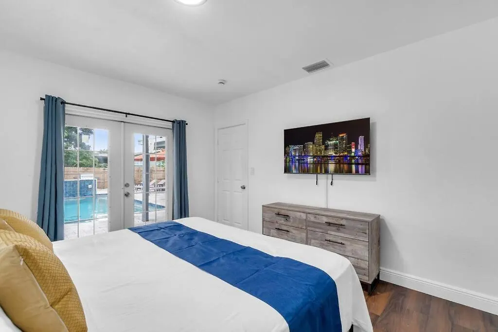 Hidden Gem 4 Bedroom Home With Private Pool & Game Room-1