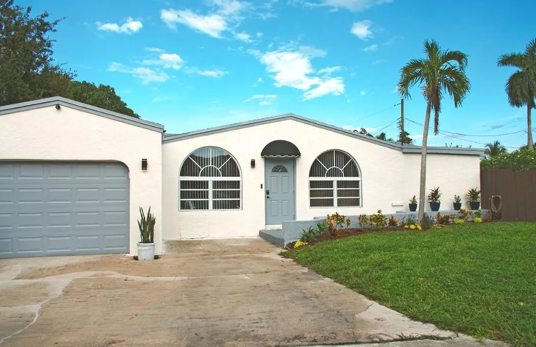 Casa Teka - Lauderdale Vacation Home, Pool, Near Beach-1