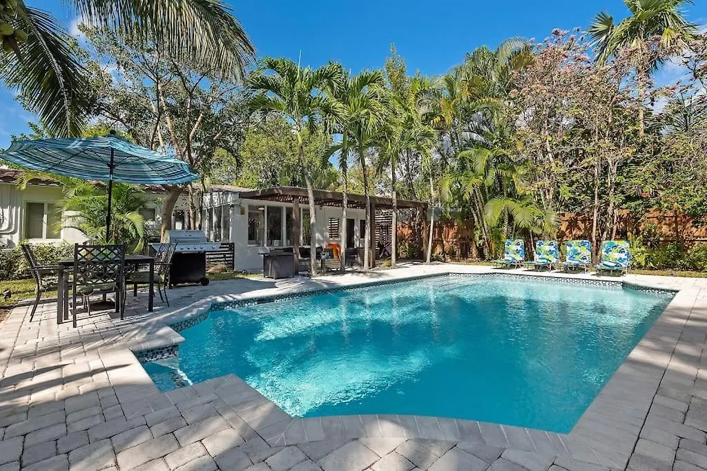 Oversized Pool! Chic & Modern! August Discount!-1