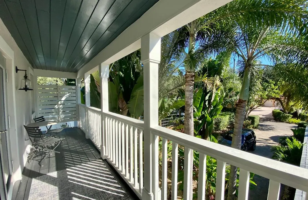 Luxe Victoria Park, King Ensuite, Pool, Walk To Las Olas, Starlink-1