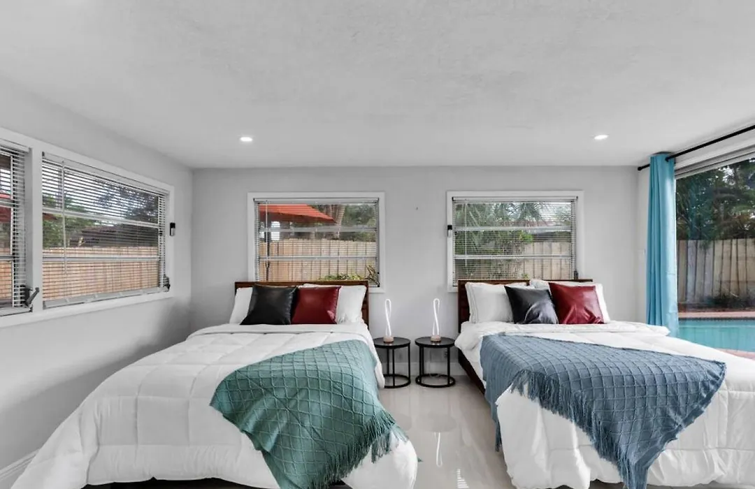 Spacious Pool Home Fort Lauderdale-1