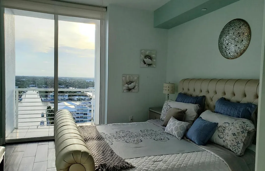 Location.. Location.. Walking Distance To Beach, Restaurants, Bakeries, And Bars-1