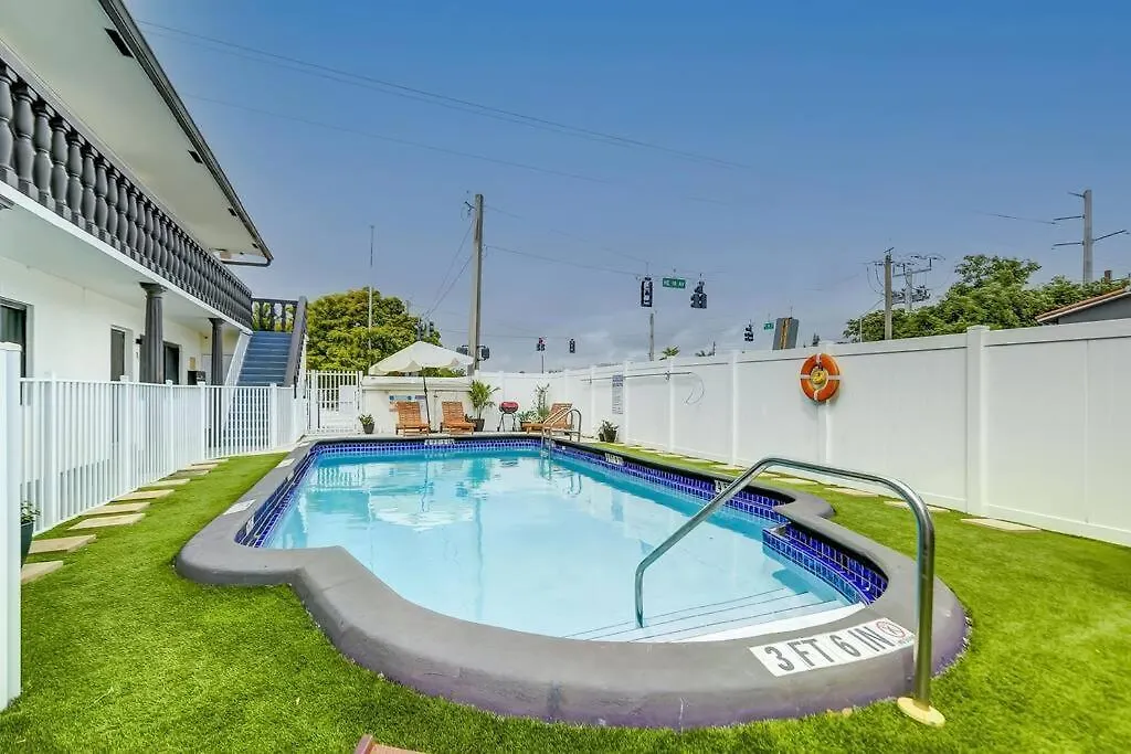 Pool ,15 Min Beach ,King Bed ,Airport & Cruise Port, 2-1