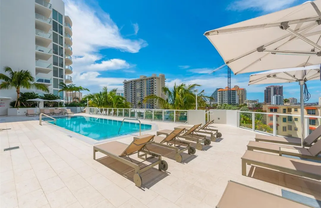 Tiffany Sage - Rooftop Pool, Gym, & Walk To Beach-1