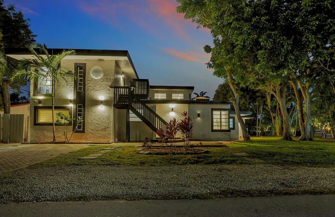 Stunning 2 Story Villa With Pool-1