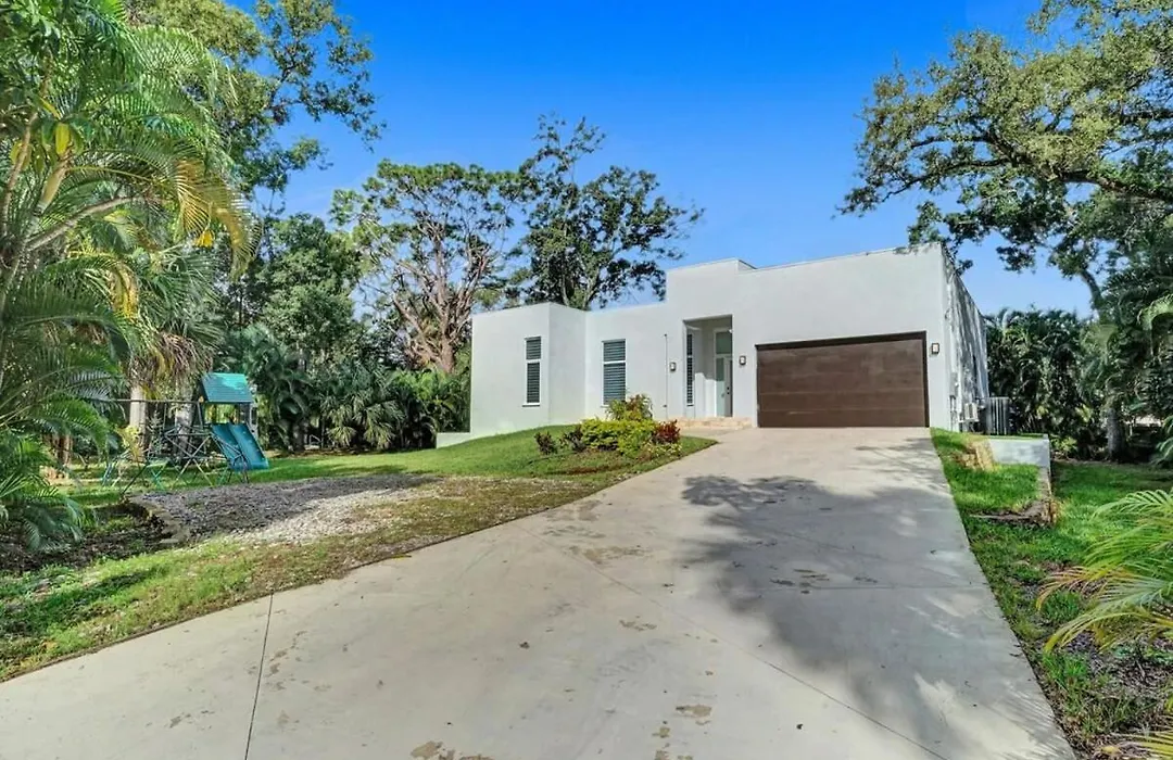 Modern Luxury 2021 Built 5Br Jacuzzi Pool Near Fll-1