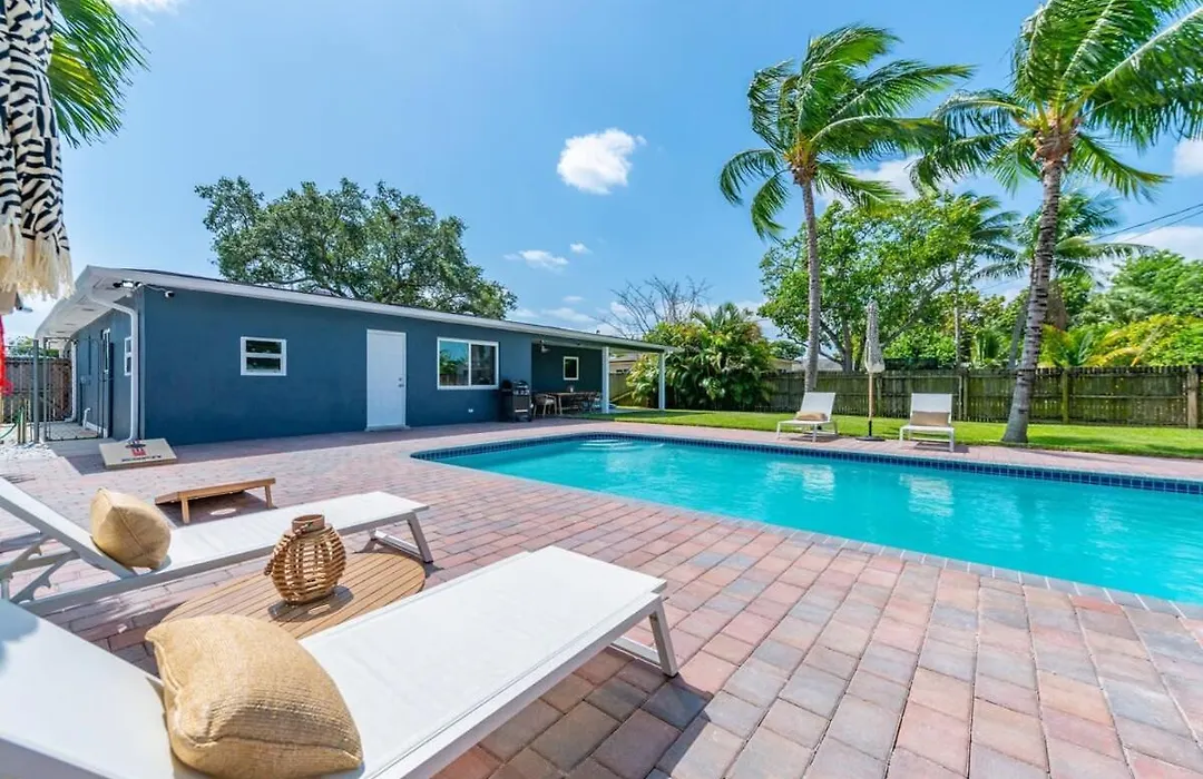 Backyard Oasis 5 Minutes From Hard Rock Casino Villa-1