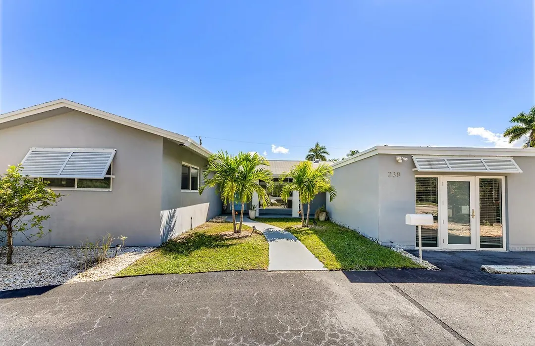 New Awesome 43, Few Min Walk From The Beach !-1