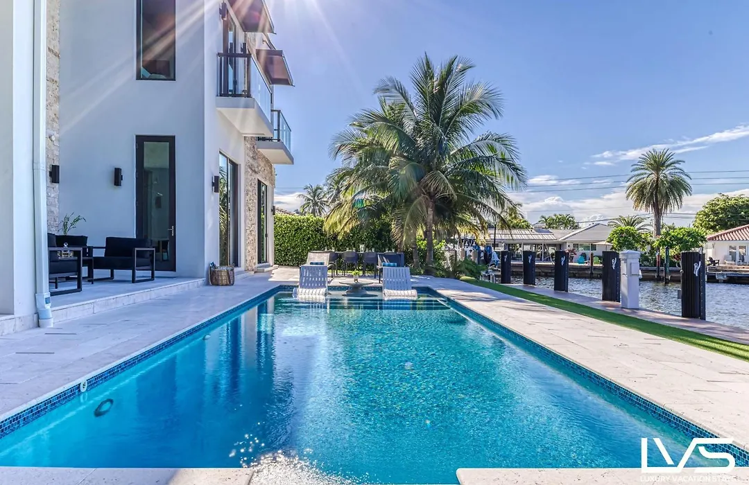 Villabella Luxe 100Ft Waterfront Villa With 6Bedrooms65Bathrooms 5 Minute To Beach Chefaposs Kitchen Heated Poolhot Tub Outdoor Bbq Kitchen Sonos-1