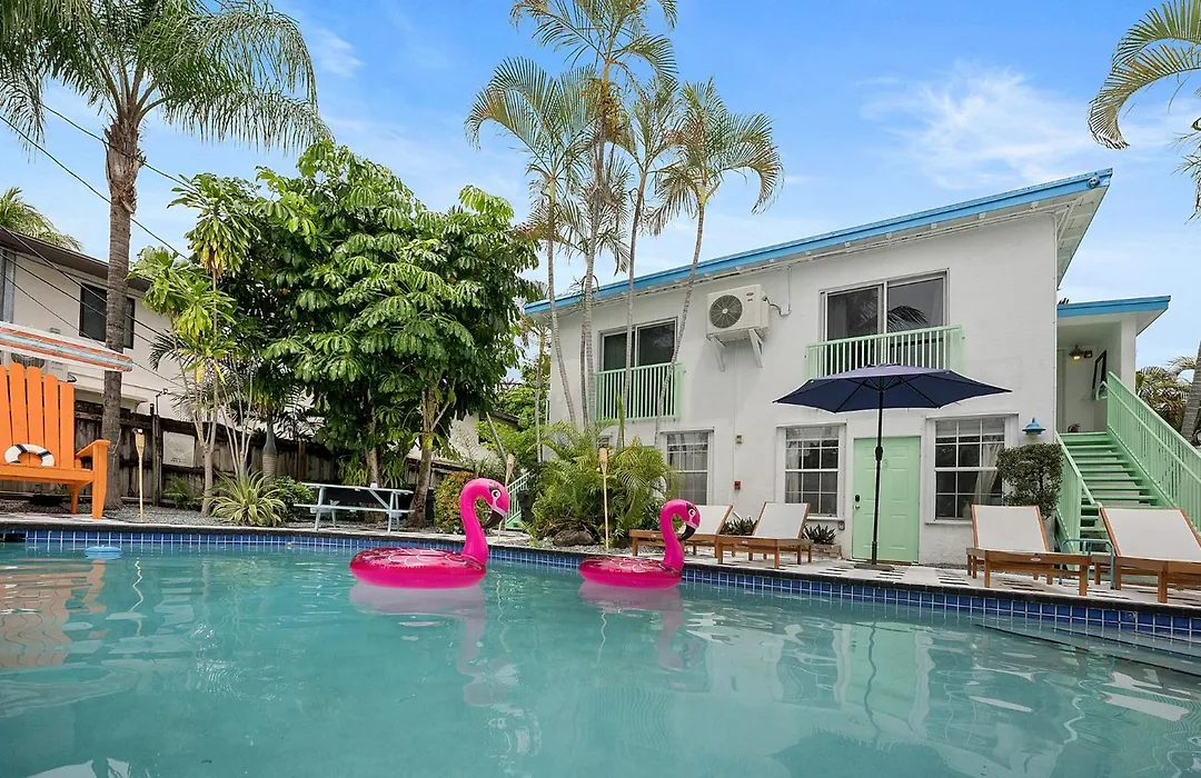 Las Olas Guest House-1