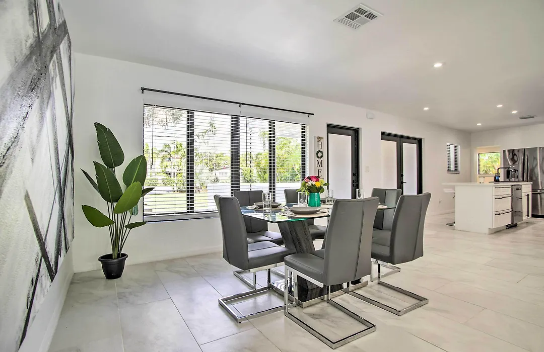Fort Lauderdale Home Near Shops, Cafes, Beach-1