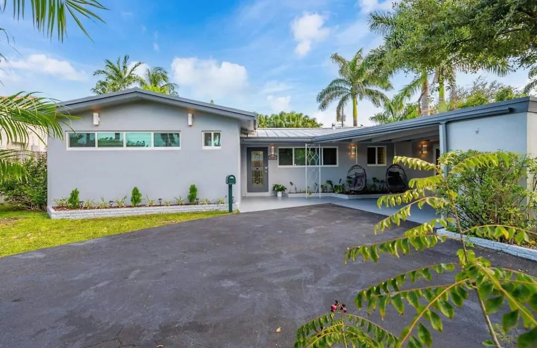 Fox Private Resort-Heated Pool, Spa-Downtown&Beach-1