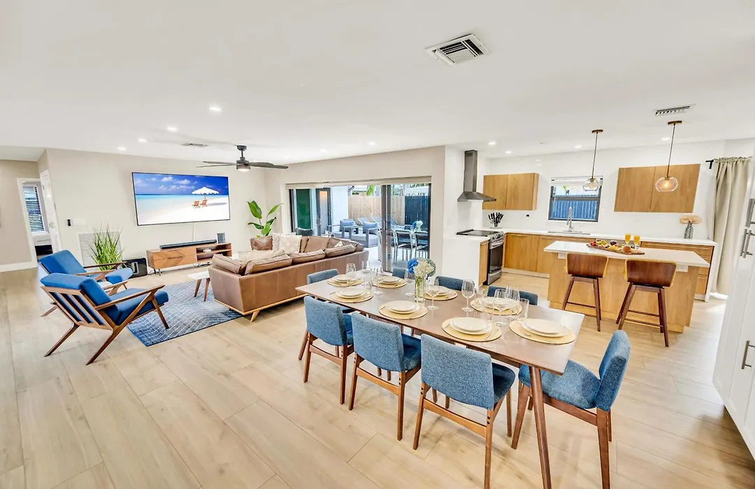 Open Concept Bungalow Walk To Beach Lush Neighborhood Pearl Key-1
