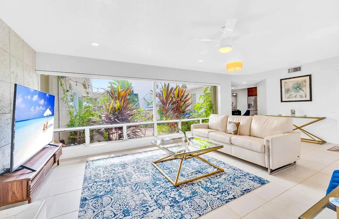 One-Bedroom Suite Heated Pool Dock Access Quiet Neighborhood Saltaire Two Resldences-1