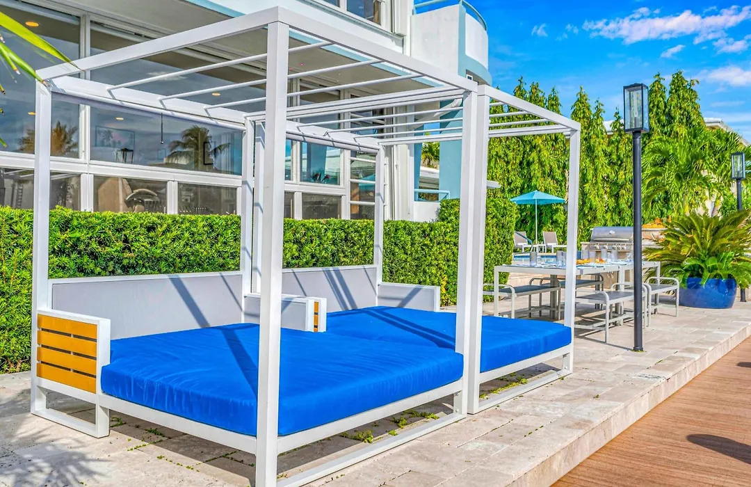 One-Bedroom Suite Heated Pool Dock Access Quiet Neighborhood Saltaire Three Resldences-1