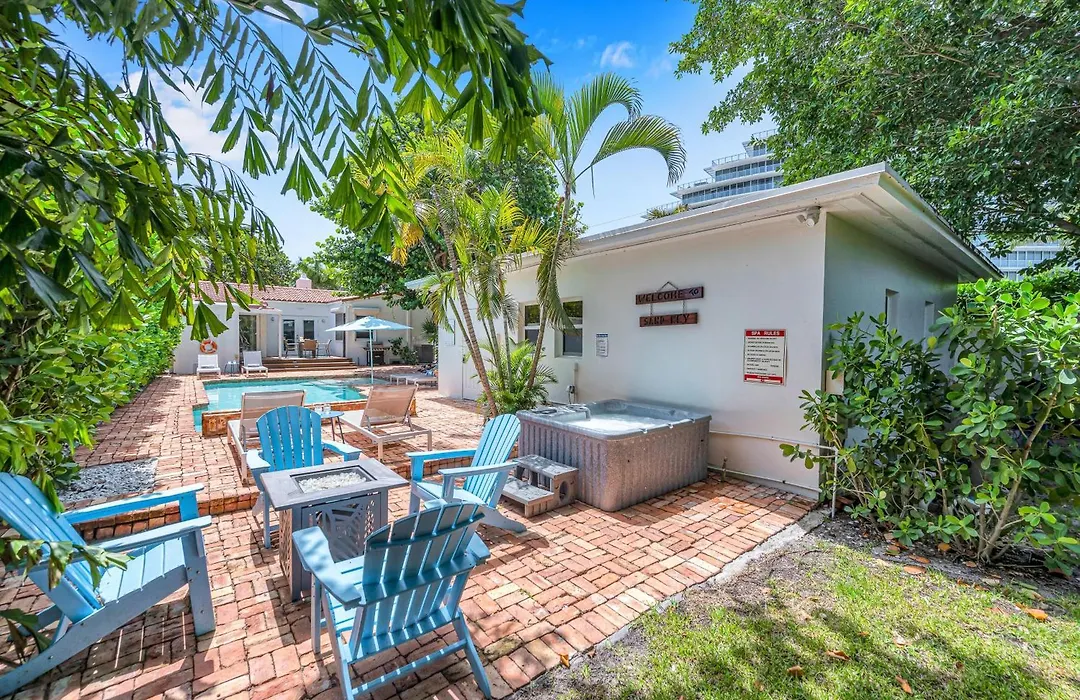 Steps From Beach Quaint Cottage Heated Pool Sand Key Resldences-1
