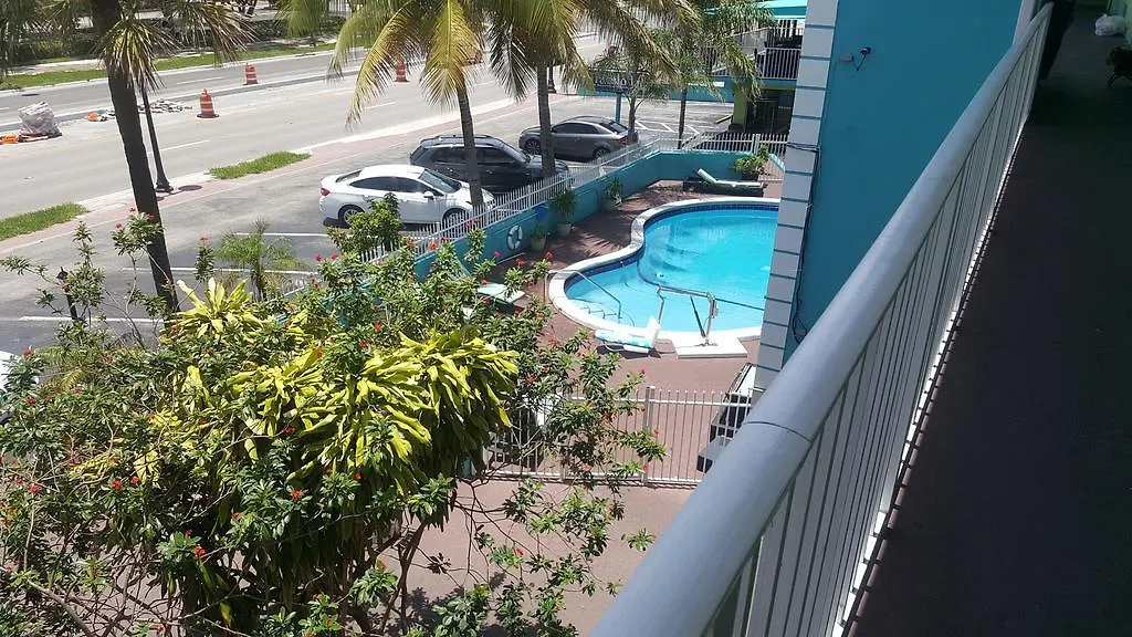 Travelodge By Wyndham Fort Lauderdale Beach-1