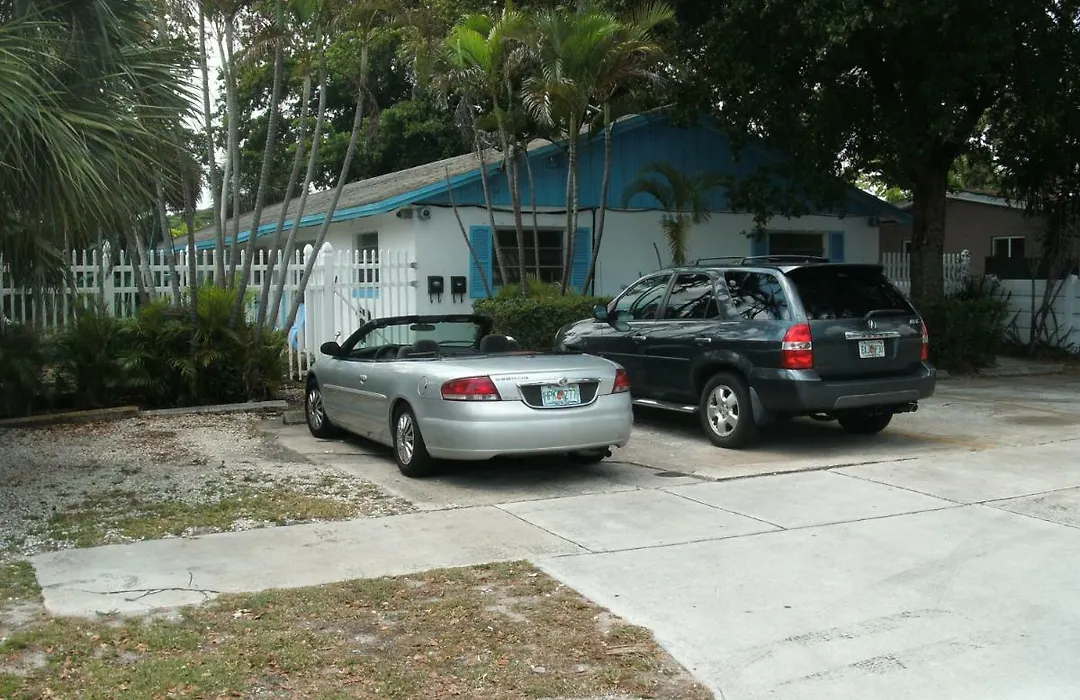 Newly Furnished Large, Clean, Quiet Private Unit-1