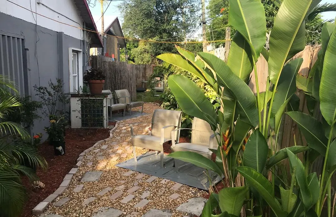 Inn Leather Guest House-Gay Male Only-1