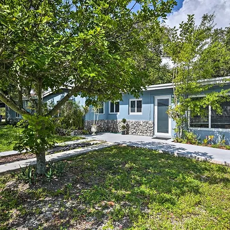 Shady And Eclectic Fort Lauderdale Dwelling With Yard!-2