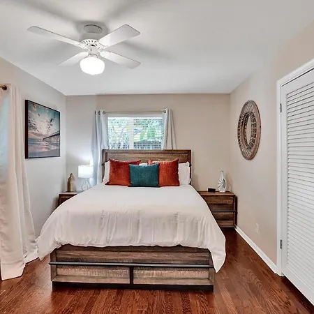 Family Friendly Home- 7 Minutes From The Beach!-3