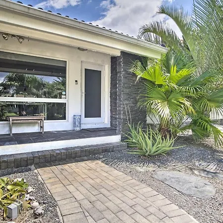 Towering Palms Wilton Manors Home With Yard!-3