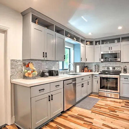 Dreamy Wilton Manors Oasis Dine, Shop And Swim!-3
