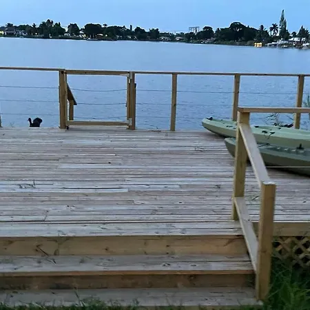 Supervilla - Lakefront - Sunsets, Kayaks, Grill-3