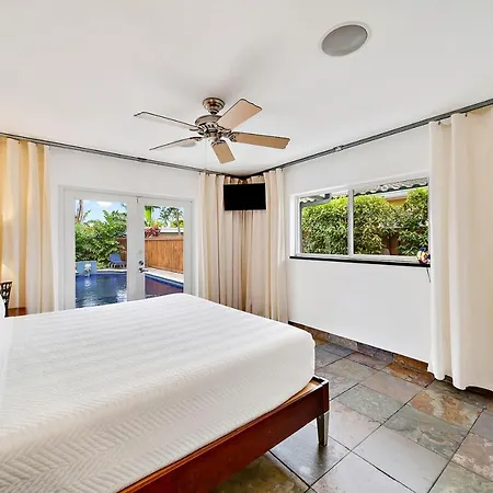 Hibiscus Hideaway-2