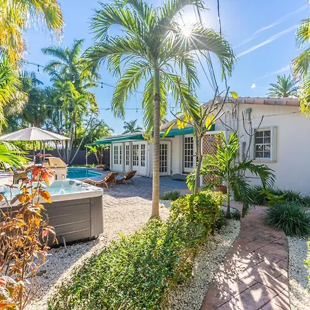 Newly Renovated Pool, Hot Tub, & Epic Backyard-3