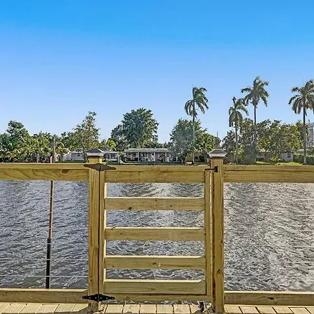Waterfront Dining Only 5 Min From Hard Rock, Pergola-2