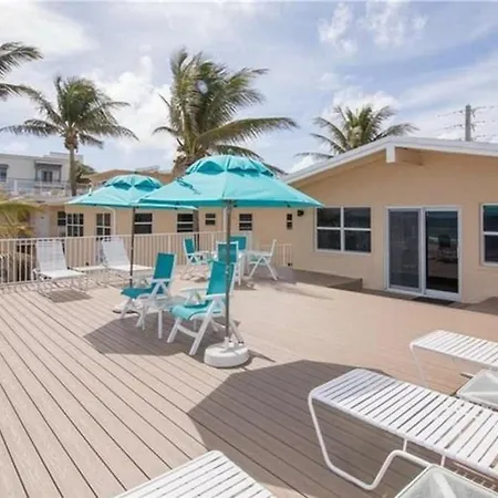 Breezy Beachfront Penthouse Withprivate Balcony Condo-2