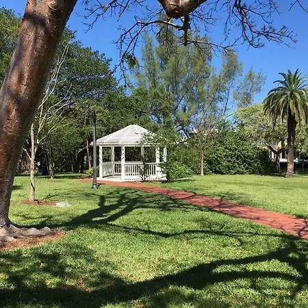 Walk To Las Olas Blvd-Heated Private Pool Hot Tub Home-3
