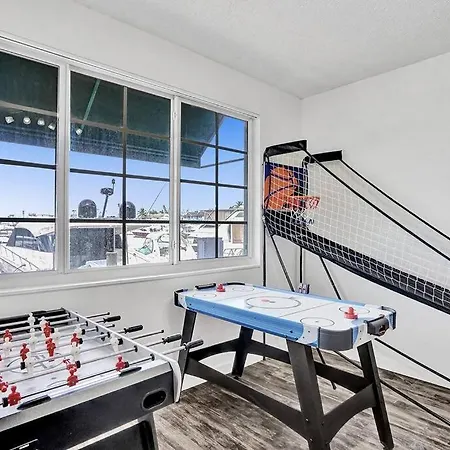 2B Villa On The Water, Luxurious & Games Galore! Near Beach & Airport-2