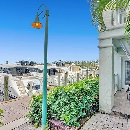 2B Villa On The Water, Luxurious & Games Galore! Near Beach & Airport-3