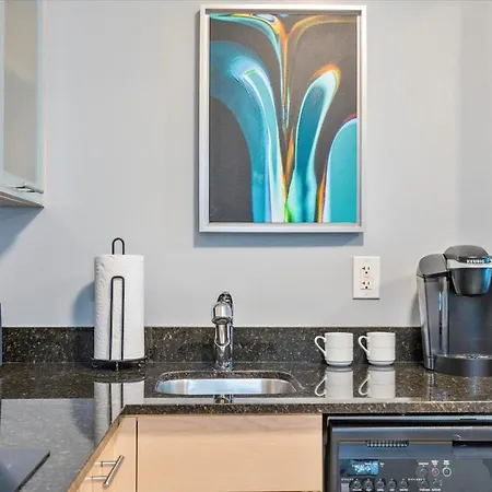 1 Bedroom Suite At Galleryone Condo-2