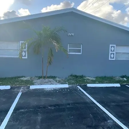 Lovely 2-Bedroom 1-Bath Rental In Oakland Park Fl-2