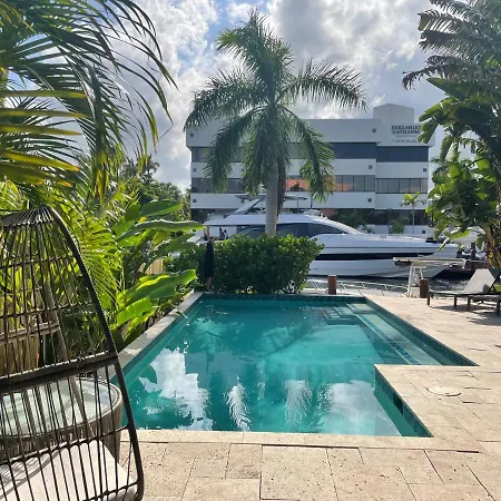 Las Olas Villa With 5 Bedroom, Lakeview, Dock & Pool-3