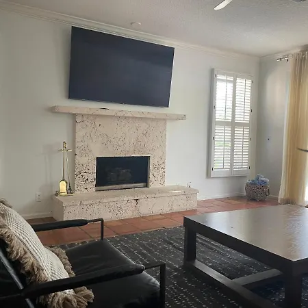 Las Olas Villa With 5 Bedroom, Lakeview, Dock & Pool-2