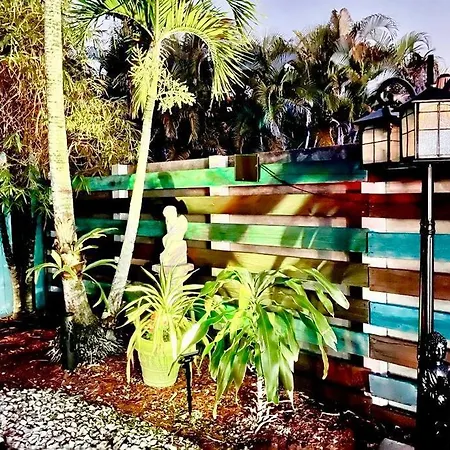 Jungle To Beach 4 R 3 Bedroom Family And Pet Heated Pool N Airport N Beach N Hard Rock-2