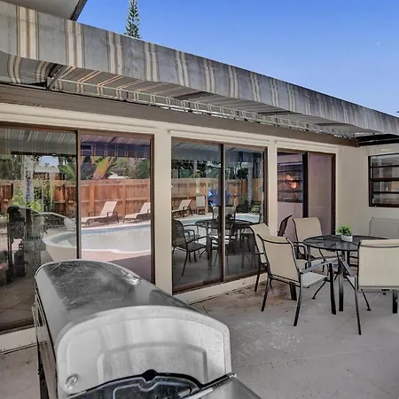 New Spacious 6Bdr Villa Pool Tennis/Airhockey-2