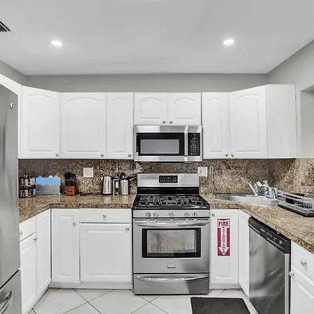 New Spacious 6Bdr Villa Pool Tennis/Airhockey-3