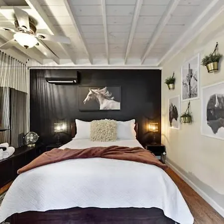 House With In-Law-Quarters King Bed Office-3