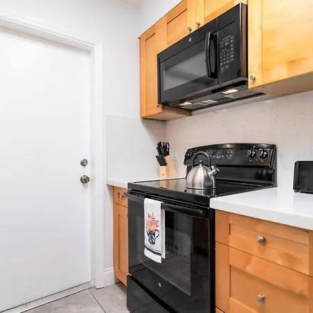 Bayshore Breeze 7 - King Bed, Kitchen, Parking-3