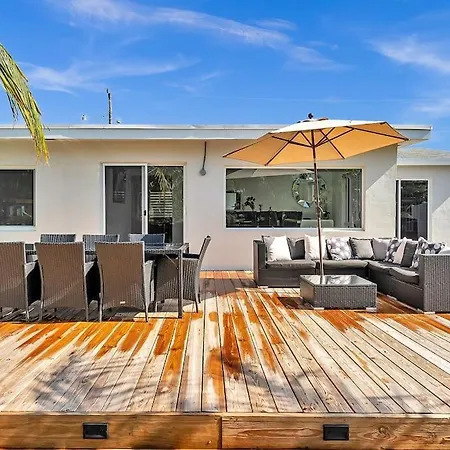 Modern Lakefront Oasis-2