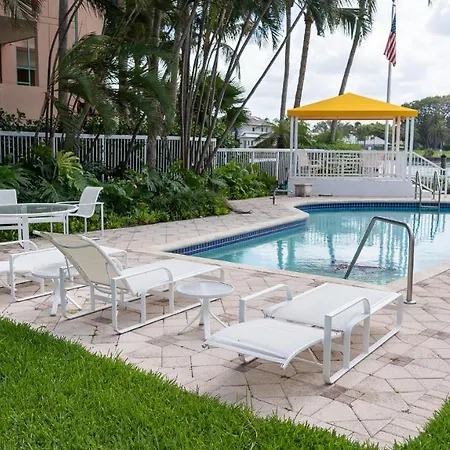 Waterfront- 4 Bedroom 3 Bath, Intercostal,Pool,5 Min Walk To Beach-8-3