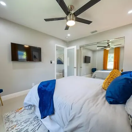 Modern 3 Bedroom Home W/ Hot Tub Near Fort Lauderdale Beach-3