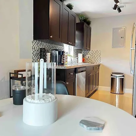 Guest Room In Wilton Manors-2